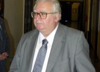 Πέθανε ο πρώην υπουργός και ιστορικό στέλεχος του ΠΑΣΟΚ, Αλέκος Ακριβάκης