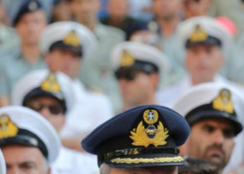 Πώς κερδίζουν 1,5 έως 2 μισθούς οι ένστολοι - Τον Οκτώβριο η πρώτη αύξηση