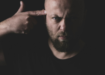 Σε αυτοκτονία οφείλεται ένας θάνατος στους 100, σύμφωνα με τον ΠΟΥ