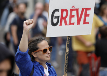 Σε απεργιακό κλοιό η Γαλλία: 800.000 άτομα αναμένεται να κατέβουν στους δρόμους