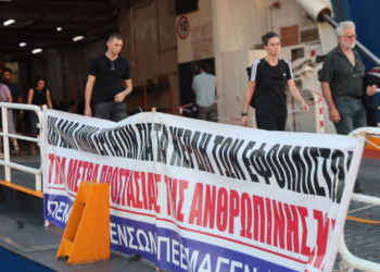 Σε ισχύ η 24ωρη απεργία στο λιμάνι του Πειραιά για τον θάνατο του 20χρονου ναυτεργάτη