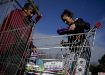 Σερβία: Η κυβέρνηση επέβαλε μειώσεις τιμών στα μεγάλα σούπερ μάρκετ