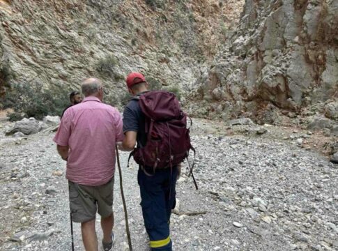 Σφακιά: Στο κέντρο υγείας ο 80χρονος που τραυματίστηκε στο φαράγγι