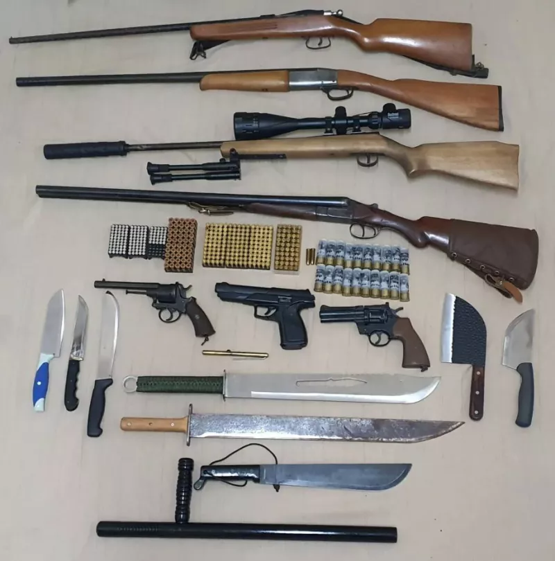 Σίφνος: Συνελήφθη 48χρονος με ολόκληρο «οπλοστάσιο» - Φωτογραφίες