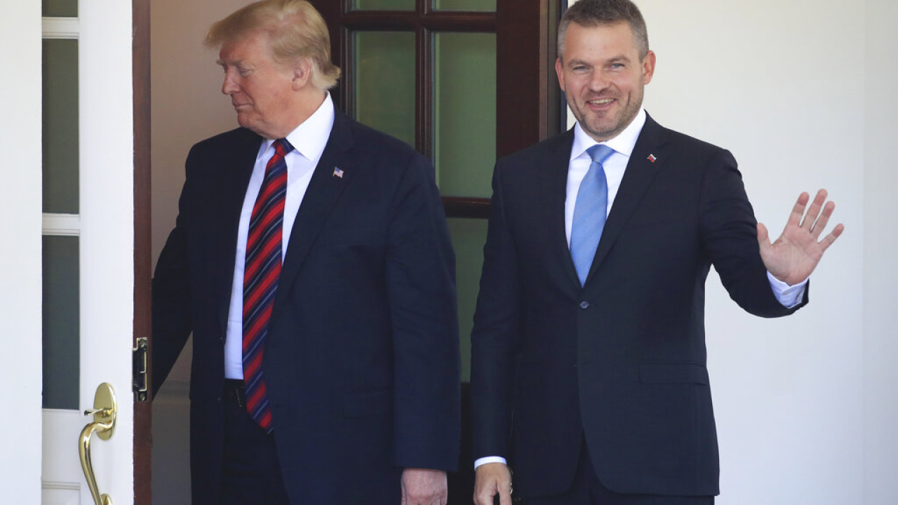 Σλοβακία: Όχι σε άμεση διακοπή ρωσικού πετρελαίου παρά τις πιέσεις Τραμπ