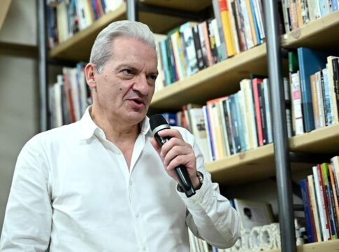 Στην παρουσίαση του βιβλίου «Το ταβάνι στο χιόνι» του Κωνσταντίνου Σύρμου ο Δήμαρχος Ηρακλείου
