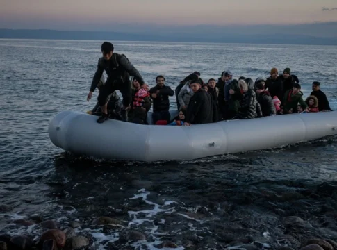 Στο λιμάνι του Ηρακλείου 49 μετανάστες που βρέθηκαν στην Ψαρή Φοράδα