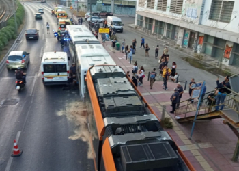 Σύγκρουση λεωφορείου με τραμ στον Πειραιά - 30 τραυματίες
