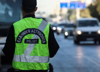 Σύγκρουση νταλίκας και φορτηγού στην Αττική Οδό - «Έφυγαν» αυτοκίνητα στο αντίθετο ρεύμα