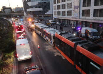 Σύγκρουση τραμ με λεωφορείο στον Πειραιά - Η ανακοίνωση της ΣΤΑΣΥ - ΟΣΥ