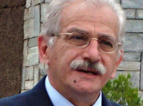 Συλλυπητήρια μηνύματα από Μενδώνη και Σακελλαροπούλου για τον θάνατο του Νίκου Παπαδάκη