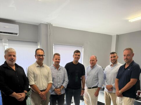 Συνάντηση Αλ. Μαρκογιαννάκη με μέλη του ΔΣ της Ένωσης Ξενοδόχων Χανίων