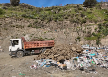 Συνελήφθησαν στο Αγκίστρι για παράνομη απόθεση αποβλήτων