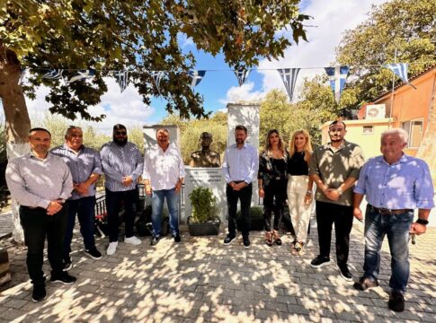 Τα αποκαλυπτήρια της προτομής του ήρωα αεροπόρου Ανδρέα Απλαδά πραγματοποιήθηκαν στον Καμαριώτη