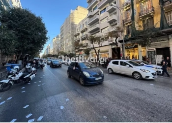 Θεσσαλονίκη: Μέλη του Ρουβίκωνα σκαρφάλωσαν στο Προξενείο των ΗΠΑ