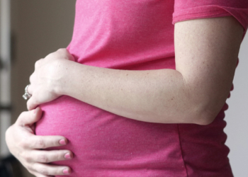 Τι απαντάει η βρετανική ρυθμιστική αρχή φαρμάκων για τους ισχυρισμούς Τραμπ περί παρακεταμόλης και αυτισμού