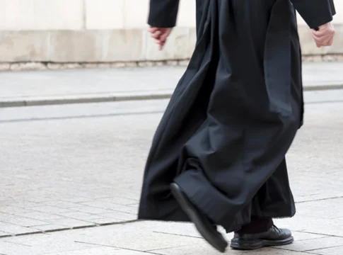 Τι αποκαλύπτει ο Επίσκοπος για την Μαφία της Κρήτης: «Με απειλούσαν, αλλά όχι με ροζ βίντεο»