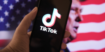 TikTok: Η Κίνα καλεί τις ΗΠΑ να το μεταχειριστούν με «ανοικτό και δίκαιο» τρόπο