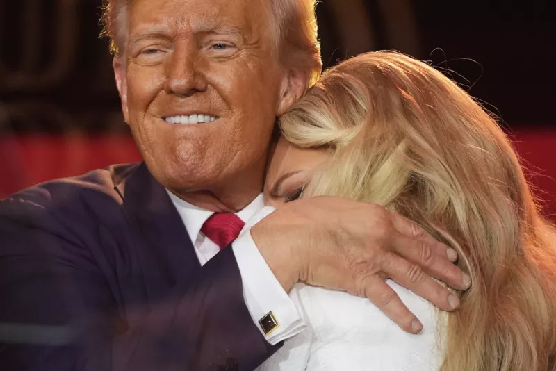 Τραμπ στο μνημόσυνο του Κερκ: «Ο Τσάρλι είναι μάρτυρας της αμερικανικής ελευθερίας»