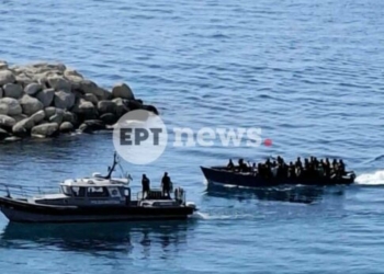 Τρία ακόμη πλοιάρια με μετανάστες εντοπίστηκαν νότια της Κρήτης