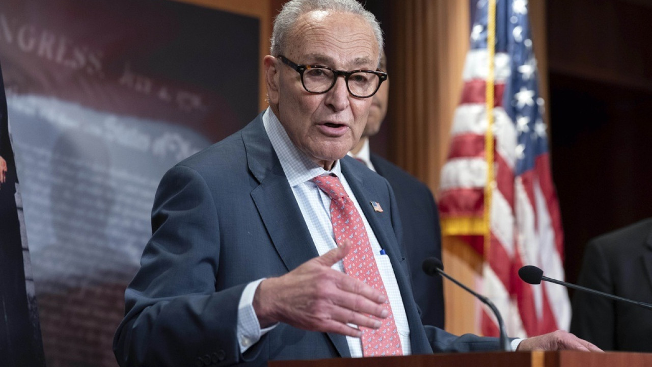 Τσακ Σούμερ: Oδός προς τη δικτατορία οι δηλώσεις Τραμπ