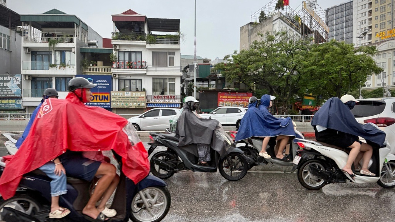 Βιετνάμ: Ένας νεκρός και 12 αγνοούμενοι λόγω τυφώνα