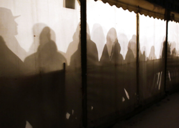 Βρετανία: Η κυβέρνηση αναστέλλει το σύστημα επανένωσης των οικογενειών προσφύγων