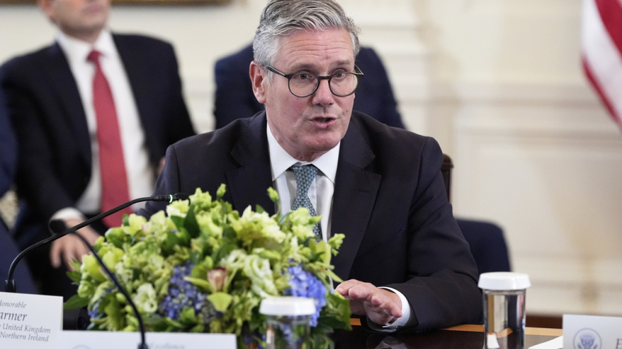 Βρετανία: Ρεκόρ αντιδημοτικότητας για τον Στάρμερ, που υπόσχεται μάχη κατά της ακροδεξιάς