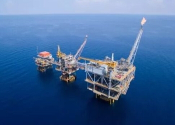 Υδρογονάνθρακες: Αυτή είναι η Επιτροπή Αξιολόγησης των προσφορών της Chevron/HELLENiQ ENERGY