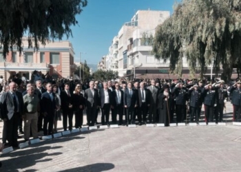 28η Οκτωβρίου – Ηράκλειο: Παρουσία πλήθους κόσμου και φορέων η κατάθεση στεφάνων στο μνημείο Αγνώστου Στρατιώτη