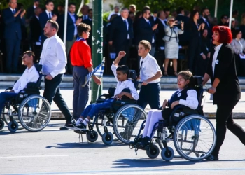 28η Οκτωβρίου: Σε εξέλιξη η μαθητική παρέλαση στην Αθήνα