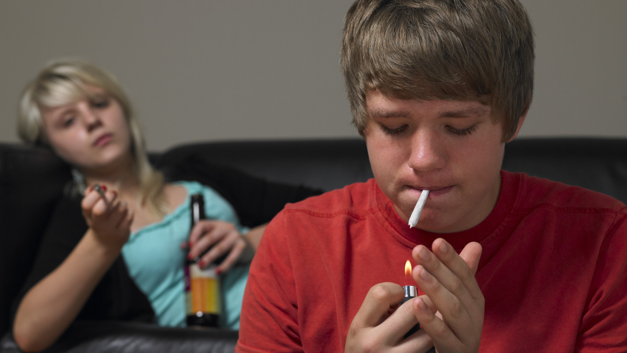 Αλκοόλ, καπνός και τζόγος στην καθημερινότητα των 16χρονων