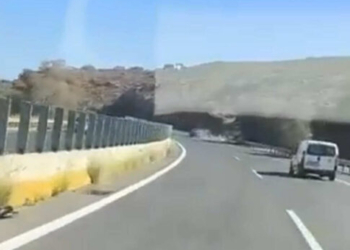 Απίστευτο περιστατικό στον ΒΟΑΚ: Οδηγός συγκρούστηκε με πέντε αυτοκίνητα και εγκατέλειψε το όχημά του!