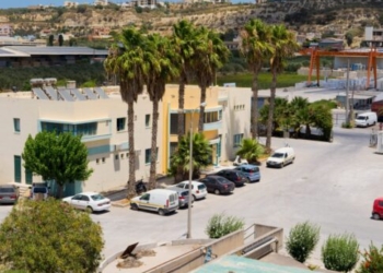 Αποκατάσταση βλάβης σε κεντρικό αγωγό διανομής ύδρευσης από τη ΔΕΥΑΗ