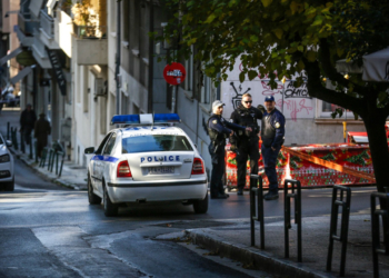 Aστυνομική επιχείρηση σε οικισμό της Περαίας - Διαπιστώθηκαν περιπτώσεις ρευματοκλοπής