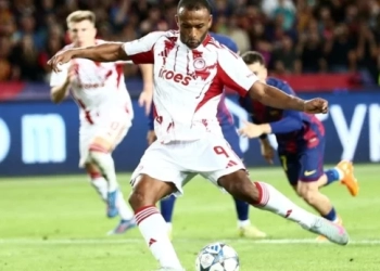 Μπαρτσελόνα – Ολυμπιακός: Ο λόγος που ακυρώθηκε το γκολ του Ελ Καμπί για να δοθεί πέναλτι