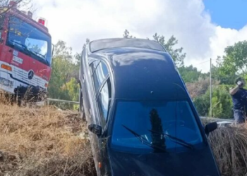 Χανιά: Αυτοκίνητο «γλίστρησε» σε πλαγιά δίπλα σε δημοτικό σχολείο