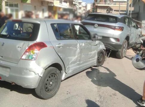 Χανιά: Αυτοκίνητο “καβάλησε” άλλο ΙΧ- Τραυματίστηκε ένα άτομο, δείτε εικόνες
