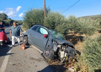 Χανιά: Aυτοκίνητο “καρφώθηκε” σε ελιά – στο νοσοκομείο 4 άτομα