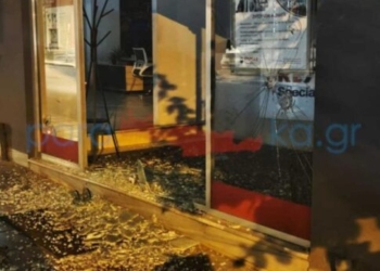 Χανιά: Μεταμεσονύκτια επιδρομή κουκουλοφόρων – Σοβαρές ζημιές σε μεσιτικό γραφείο, τράπεζες και ΑΤΜ