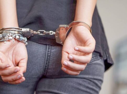 Χανιά: Στα χέρια των αρχών 34χρονη που έκλεβε από σπίτια και καταστήματα