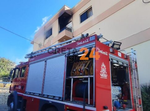 Χανιά: Ταυτόχρονες φωτιές σε δύο σπίτια σήμαναν συναγερμό – Στο νοσοκομείο ηλικιωμένοι, δείτε φωτογραφίες