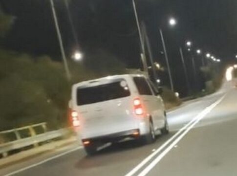 Χανιά: Βανάκι κάνει επικίνδυνη προσπέραση σε διπλή γραμμή στην Εθνική – Δείτε βίντεο