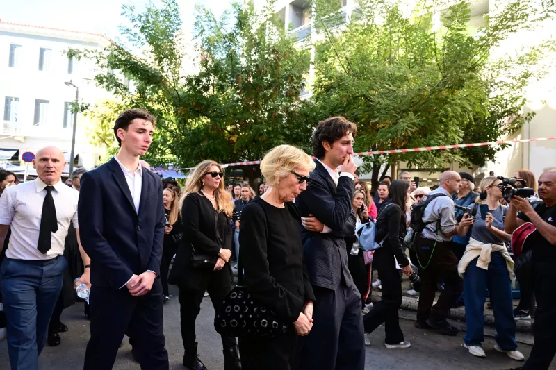 Δάκρυα, τραγούδια και συγκίνηση: Η Ελλάδα αποχαιρέτησε τον Διονύση Σαββόπουλο