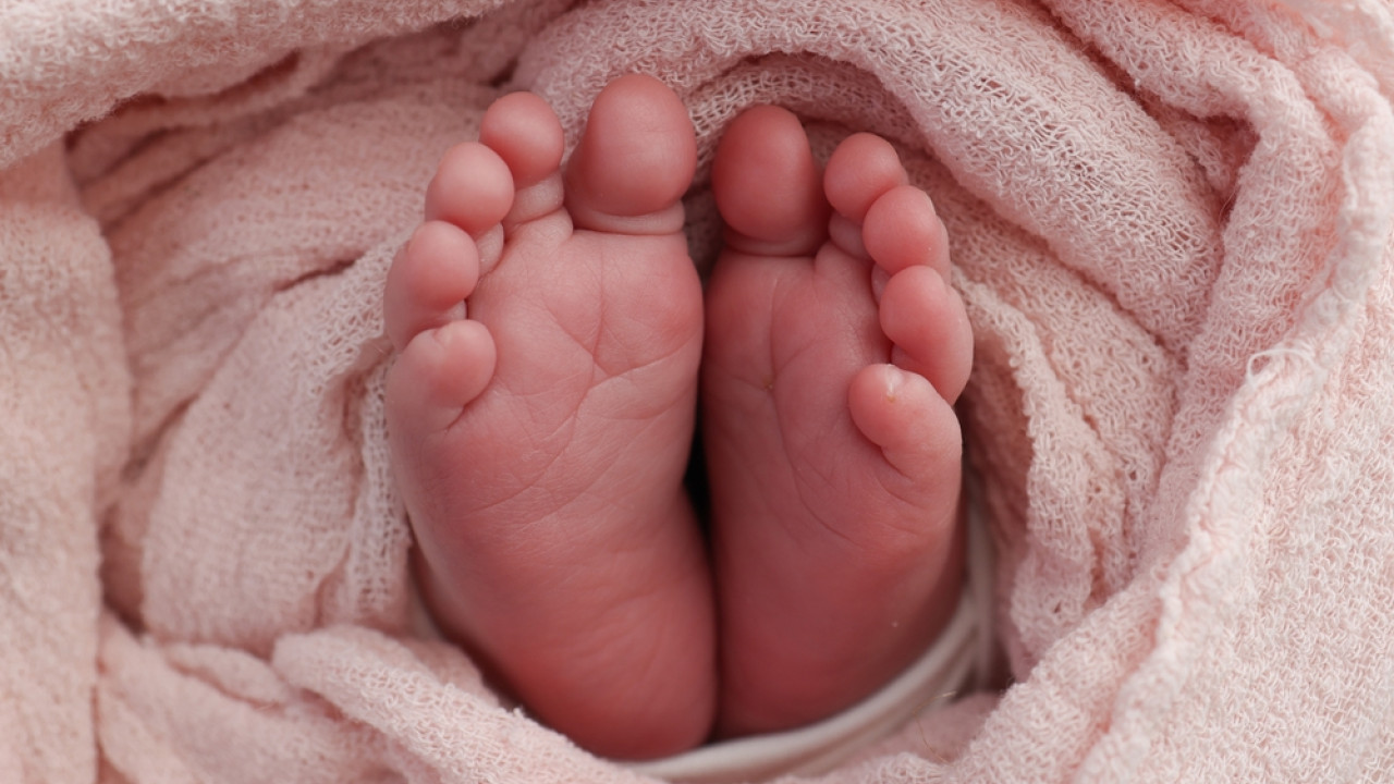 Δεν πρόλαβε και γέννησε στο αυτοκίνητο έξω από το νοσοκομείο Χαλκίδας