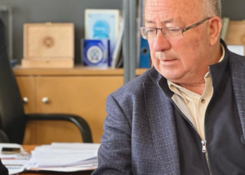 Δήμαρχος Σαντορίνης: «Δεν ήταν υποχρεωτικό να υπάρχει ναυαγοσώστης»