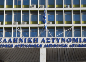 Διπλό φονικό στη Φοινικούντα: Ανακρίνεται στη ΓΑΔΑ συγγενής του θύματος
