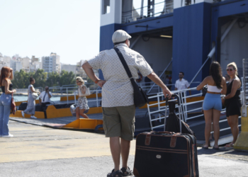 Εκπαιδευτικοί: Εκπτώσεις σε ακτοπλοϊκά και αεροπορικά εισιτήρια