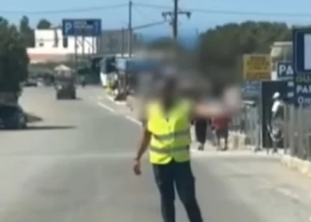 Ελαφονήσι: Το καλοκαίρι έφυγε αλλά οι παρκαδόροι… συνεχίζουν