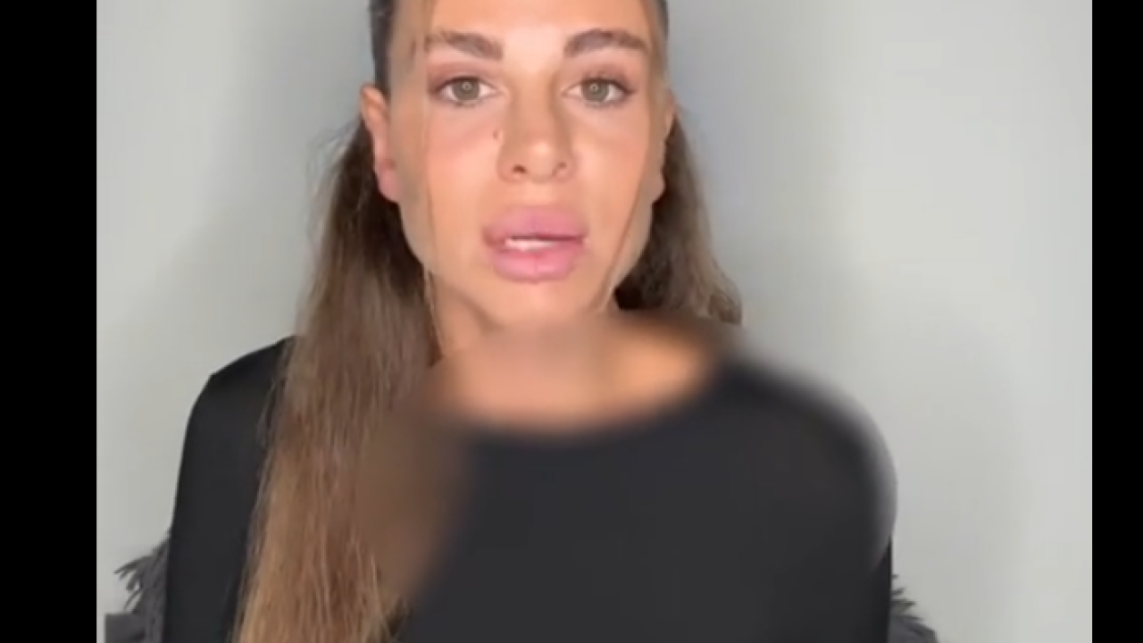 Εμφανίστηκε ο αστυνομικός που κατηγορείται ότι ξυλοκόπησε την πρώην συντρόφό του, επίσης αστυνομικό